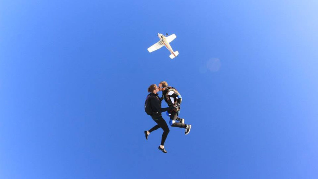 skydivingwedding