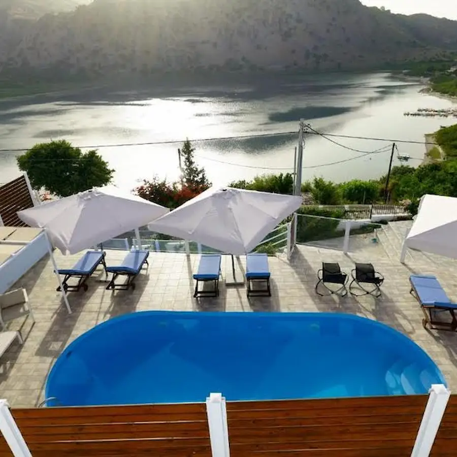 Panoramic Lake Kournas Nature Stay